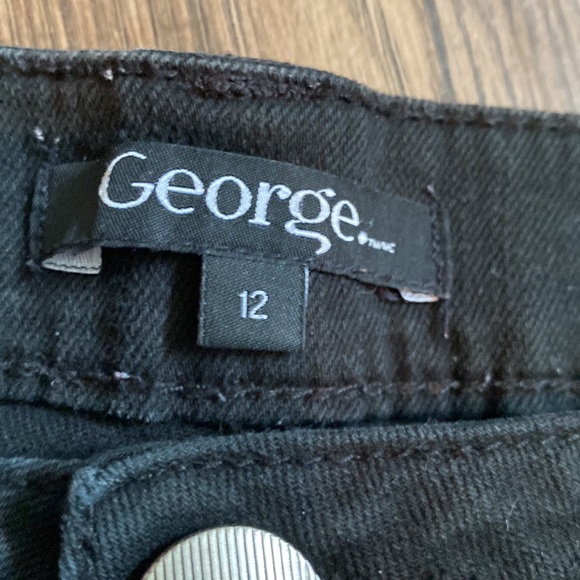 Black jean stretch shorts - Picture 2 of 3